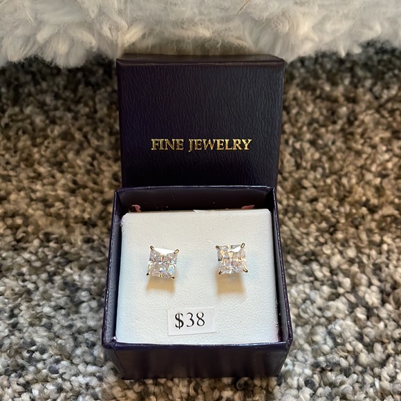NWT.  14K Gold Cubic zirconia stud earrings. 7mm square. - Picture 2 of 5
